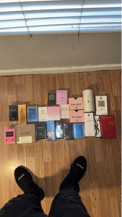 Perfumes en venta a 100$ la pieza.