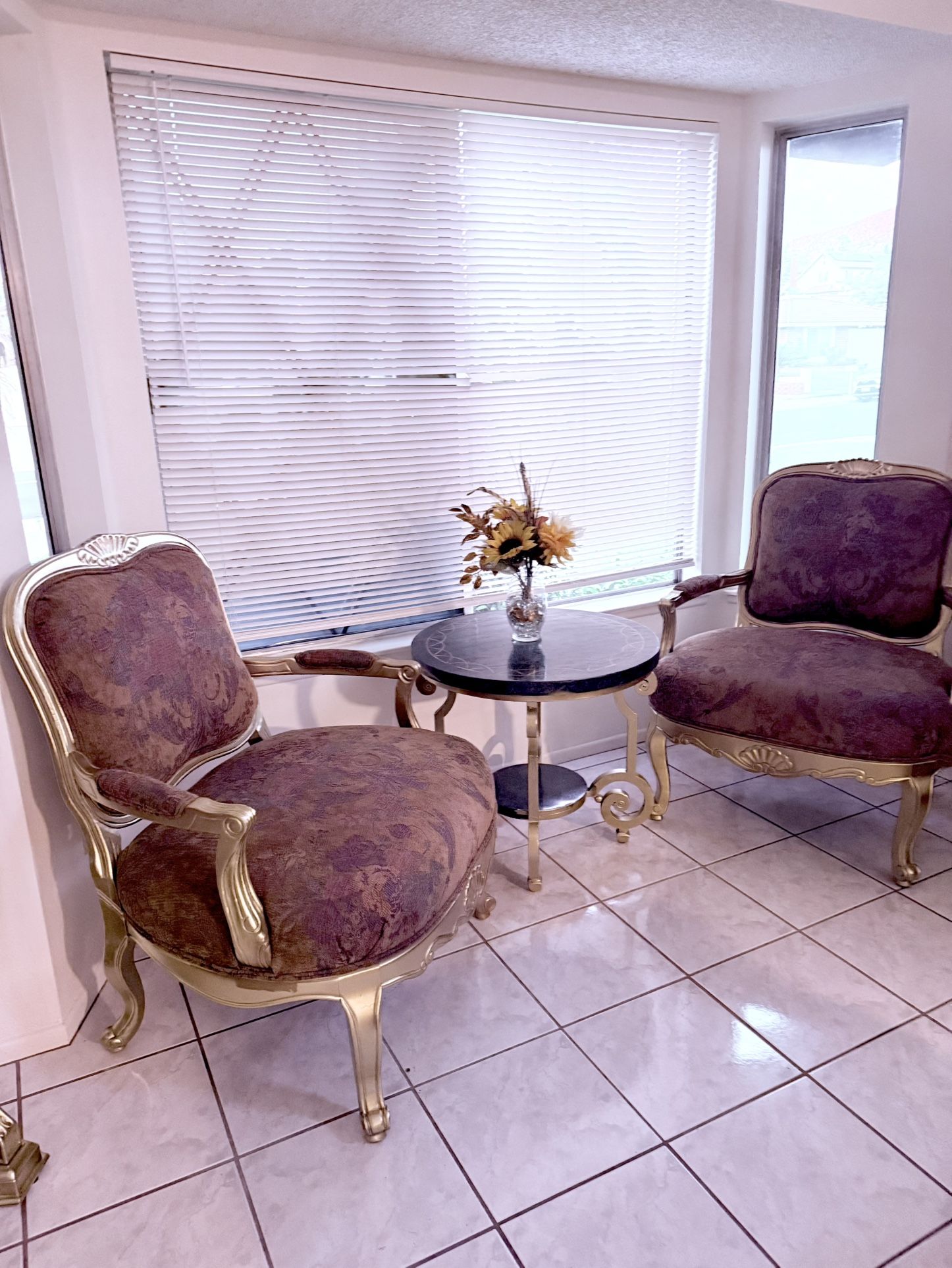 2 Victorian Tuscany Solo Chair Gold Accent And Coffee Table