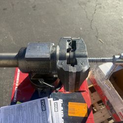 BESSEY 5 in. Multi-Purpose Rotating Pipe and Bench Vise with Swivel Base