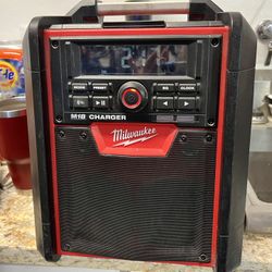 Milwaukee M18 Bluetooth Jobsite Radio/Charger