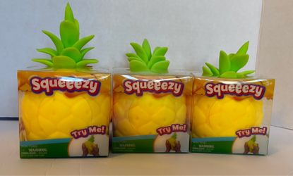 Squeeezy pineapple squishy