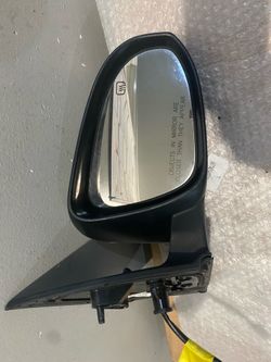 2014-2019 Toyota Corolla right mirror