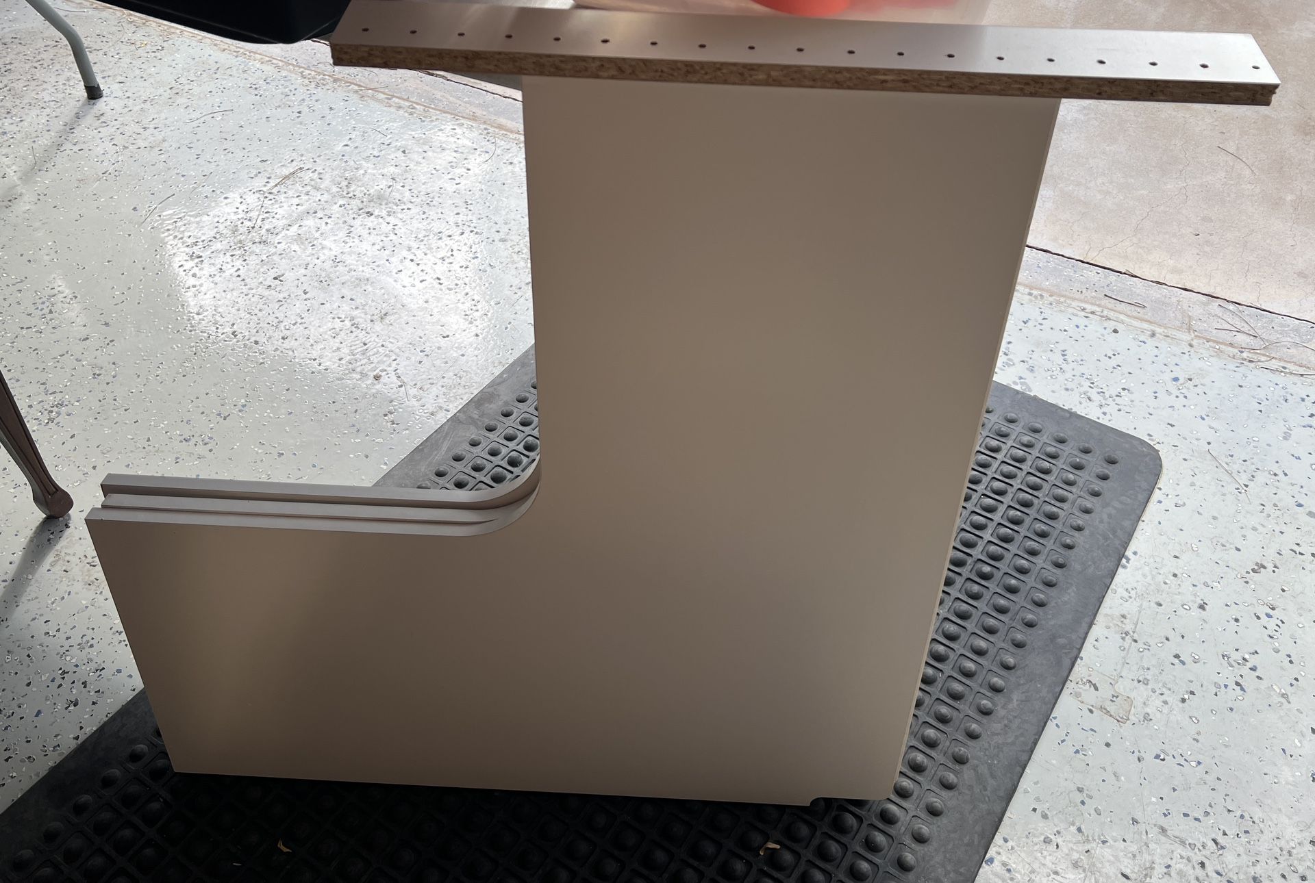 3x Corner Shelves - 30” X 30”