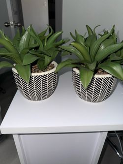 4 Artificial Plants w/ vase