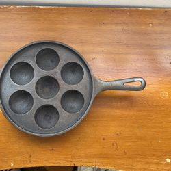 VINTAGE CAST IRON PANCAKE / EGG SKILLET PAN