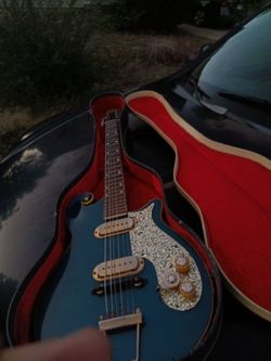 Vintage guitar premier 80 years old