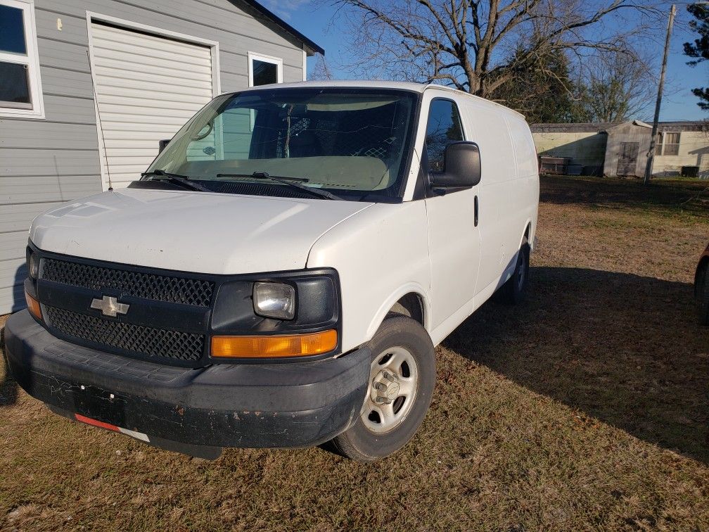 2005 Chevrolet Express Work Van
