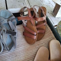 Sandles