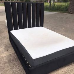 Queen Bed For Sale!!!/ Ask For Price. Not Free