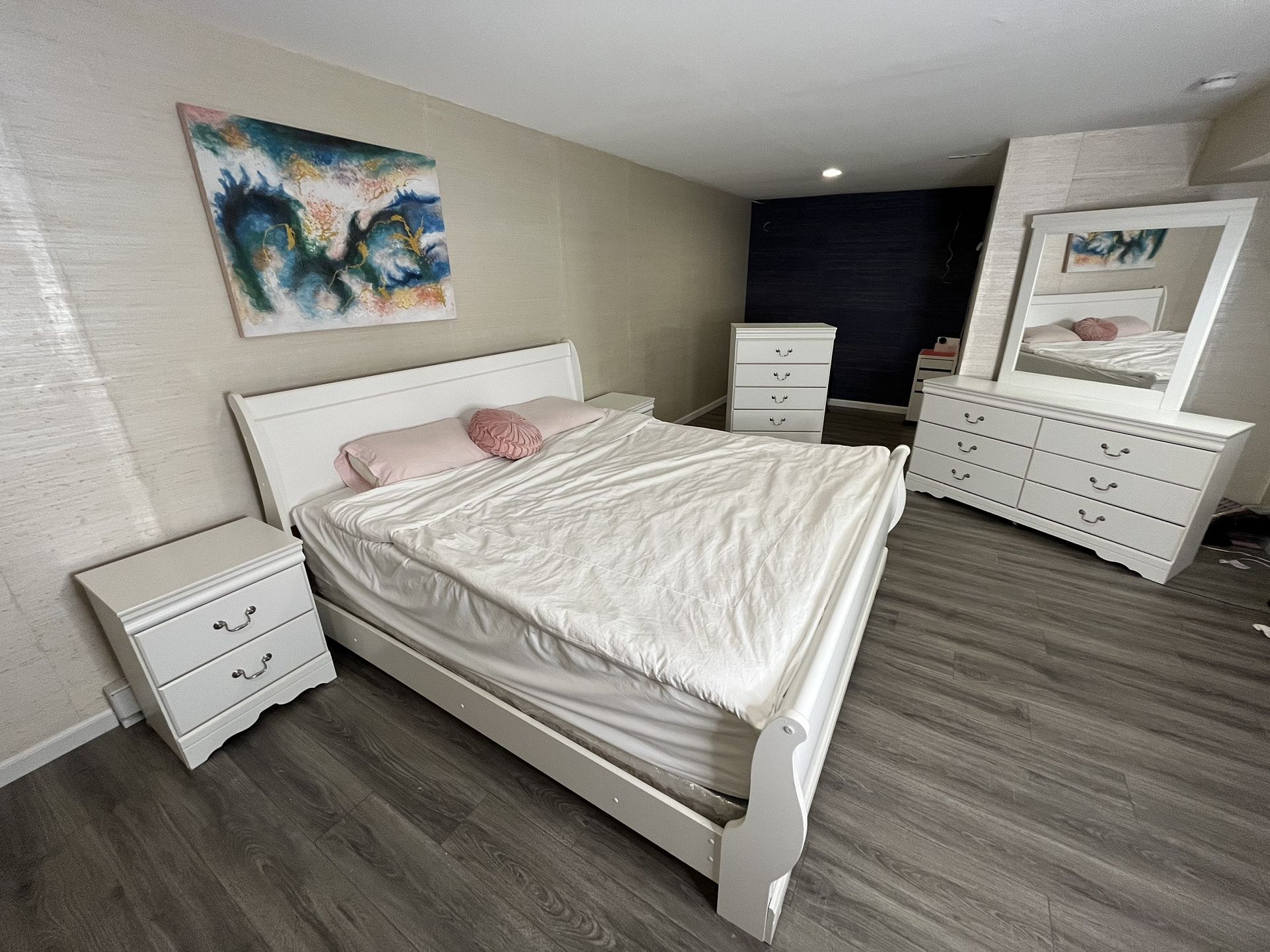 5 Pieces Beautiful Bedroom Set for Sale in Malden, MA OfferUp