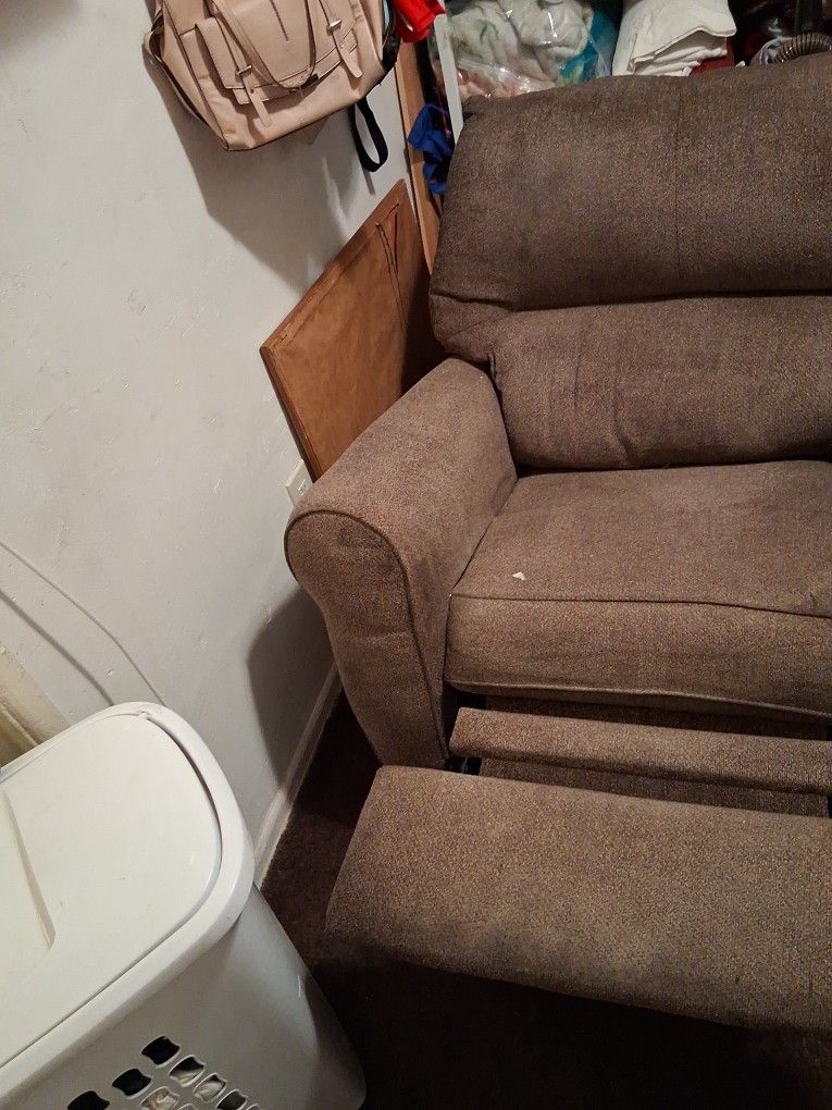 Recliner Good Condition.