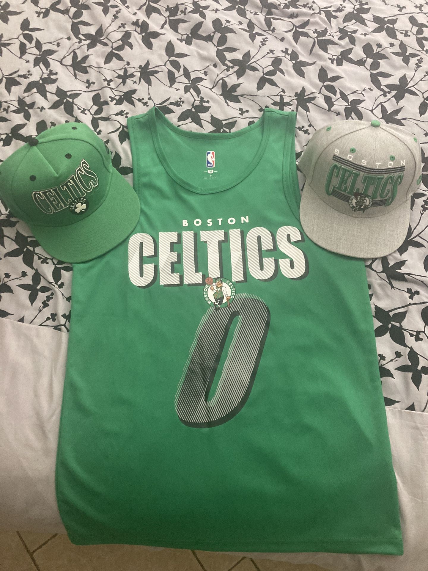 NBA Boston Celtics, Jayson Tatum Jersey Mens Size Small And Hats 30$ Firm North Side Milwaukee And Foster