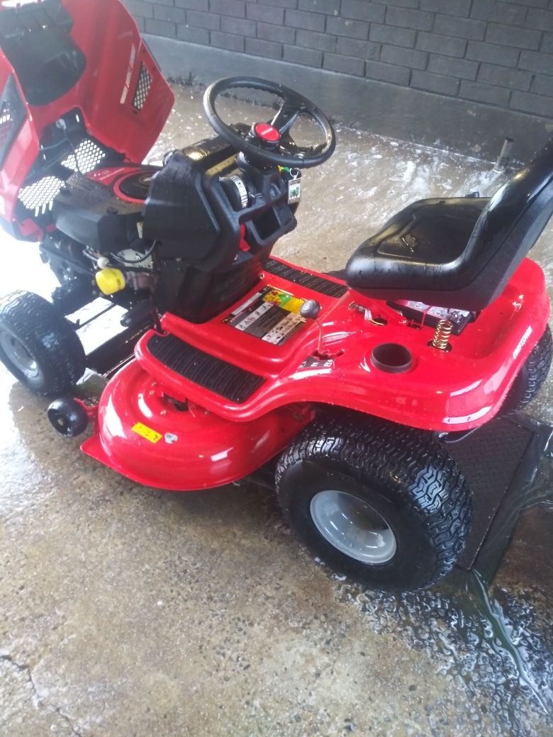 Like new 2018 Craftsman T130 Riding mower for Sale in Burlington, NC