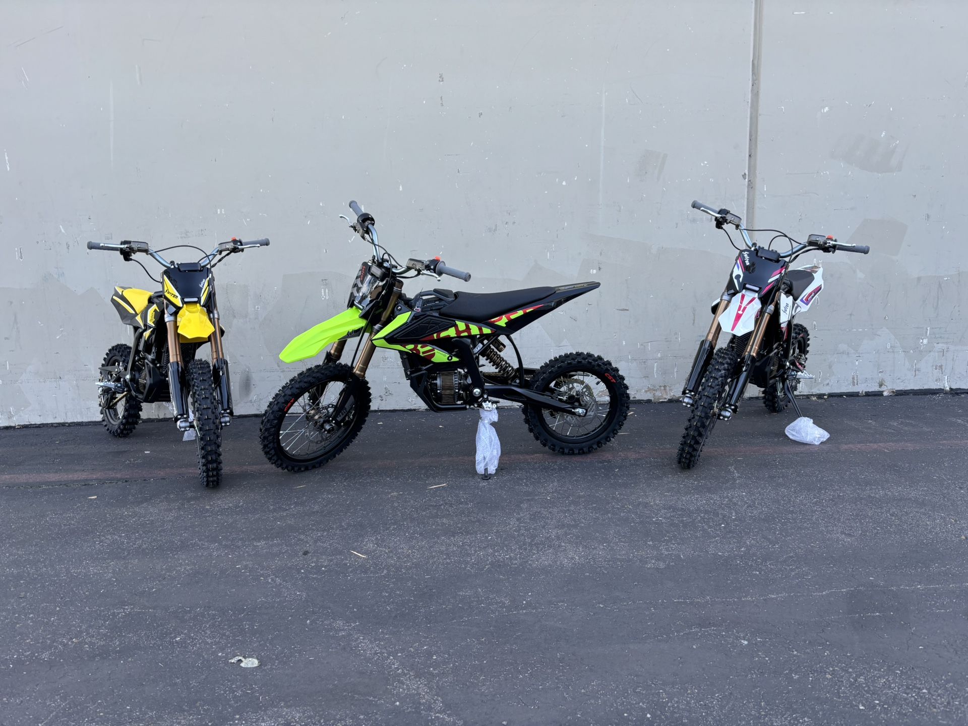 SURRON Hyper Bee 30-35 MPH 5000W 24AH Financing Available As Low As $38 A Month At Turbopowersports