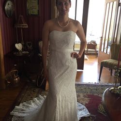 REDUCED Size 6 Wedding Gown Never Been Worn