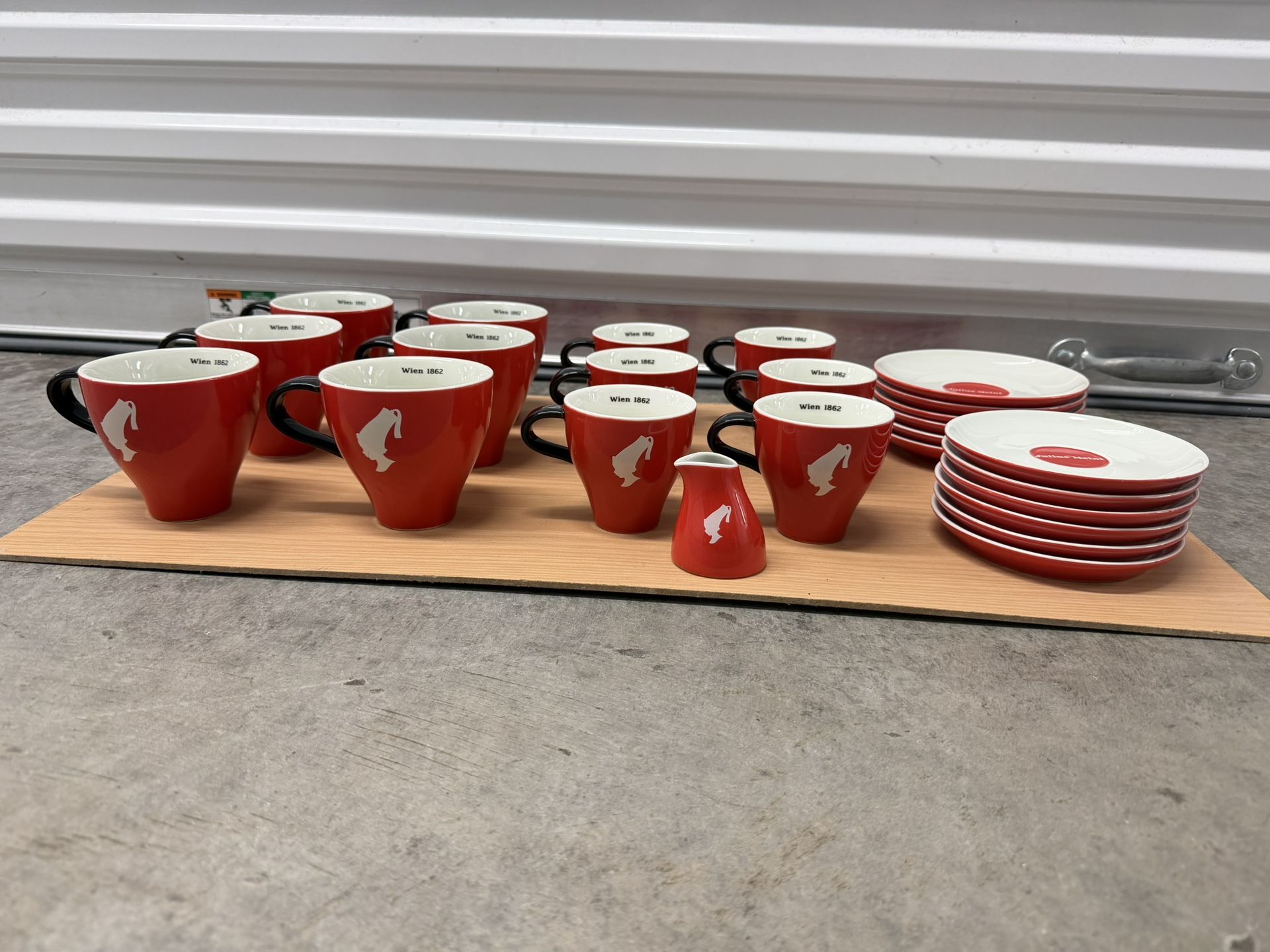 Julius Meinl Premium Coffee Set – 6 Large Cups & Saucers, 6 Small Cups & Saucers + Milk Jug – NEW (No Box)