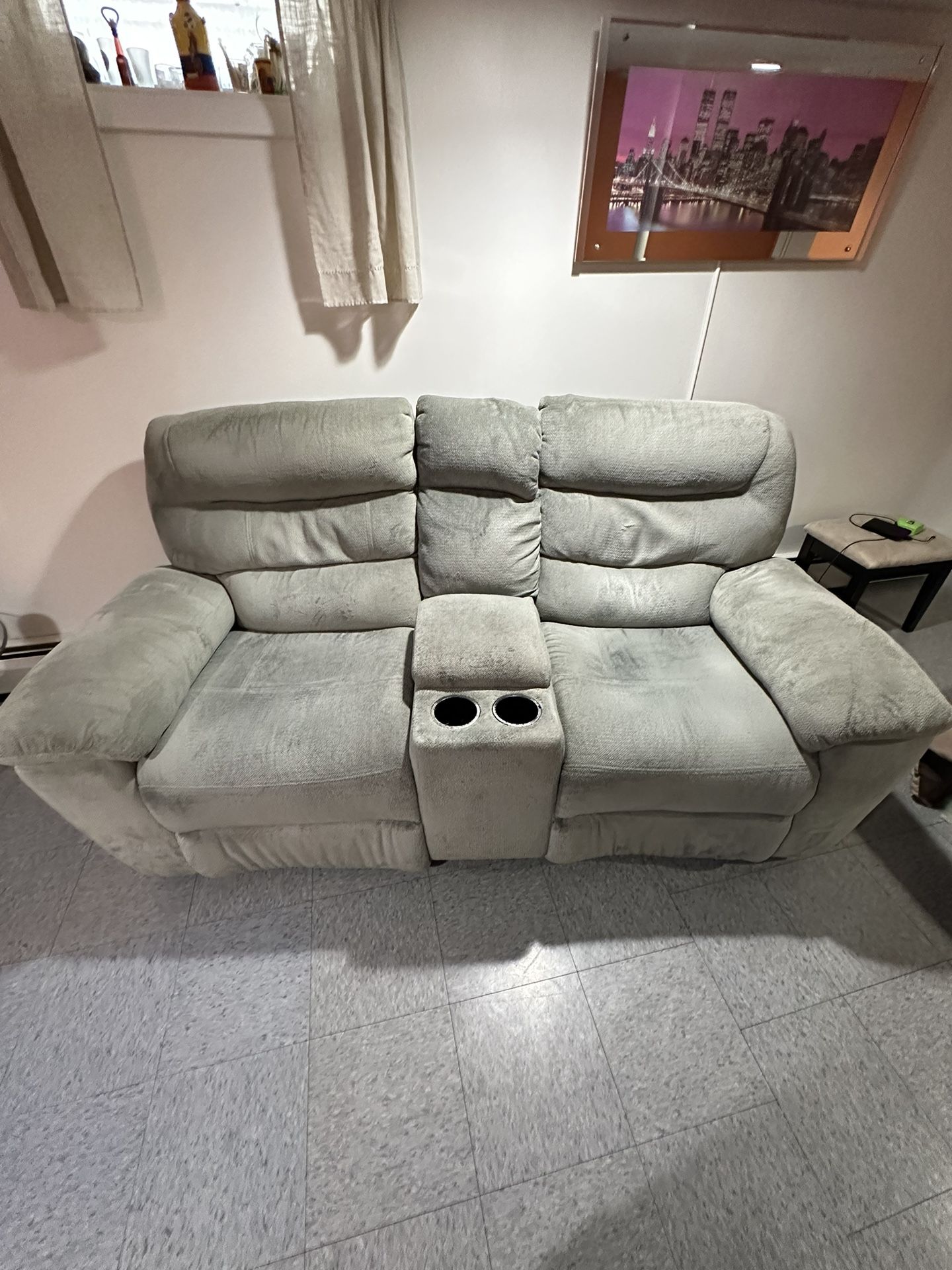 Love seat / Recliner 