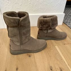 UGG Australia Amie Boots Women’s Size 8.5 Gray