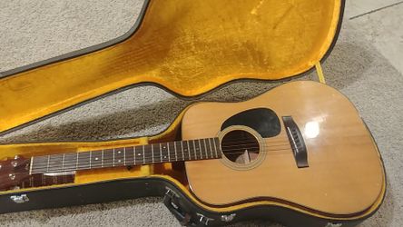 Vintage Guitar with case