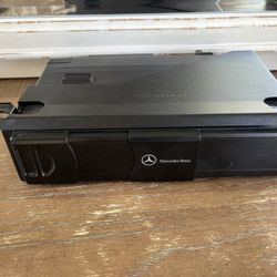  Mercedes-Benz 6-Disc CD Changer – Model MC 3010