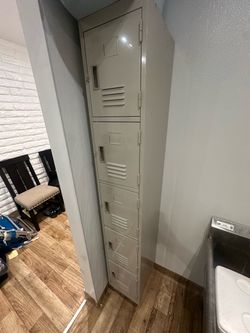 Employee locker for restaurants