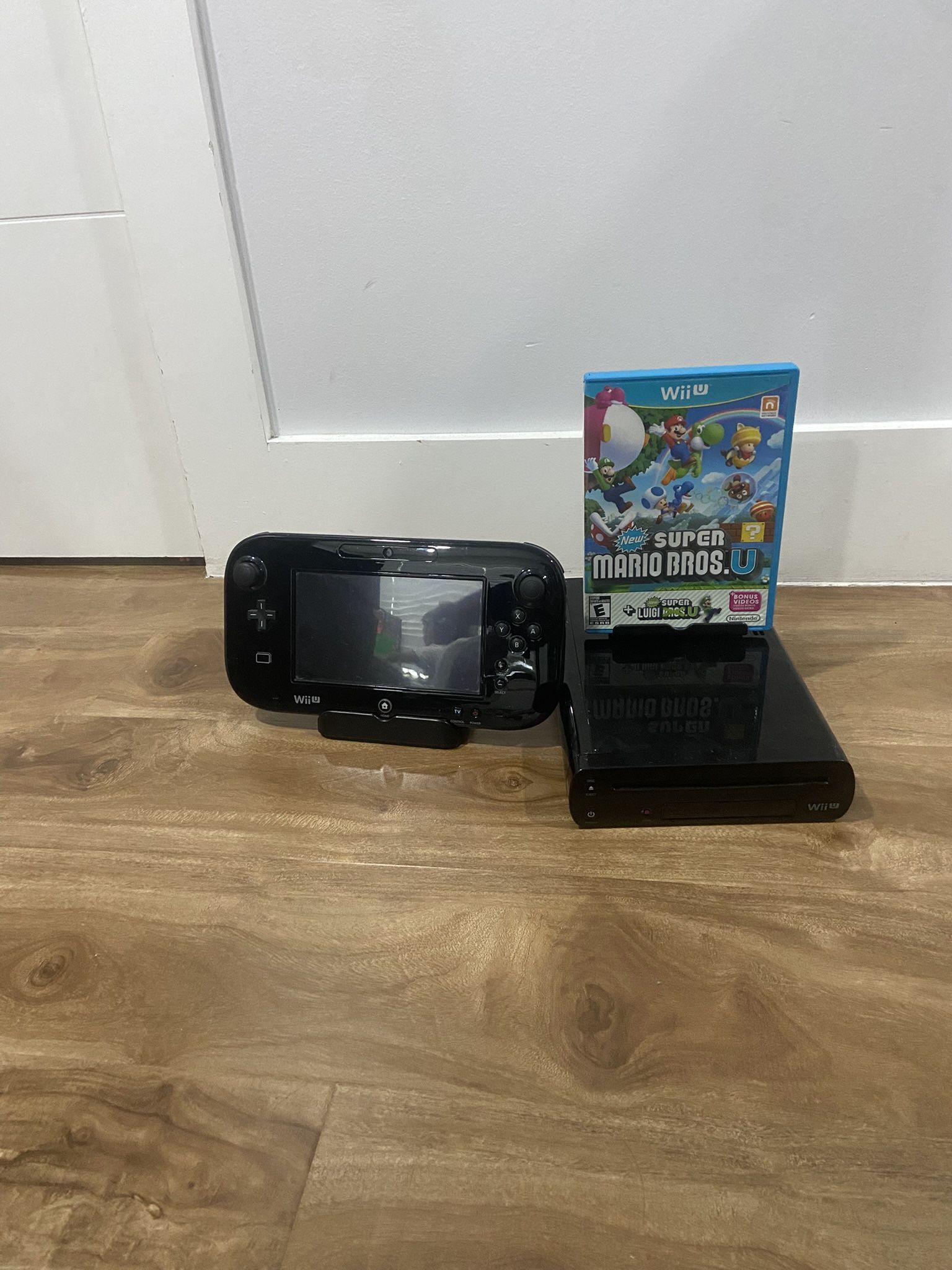 Nintendo Wii U Deluxe 32GB Console Black + Accessories + Game