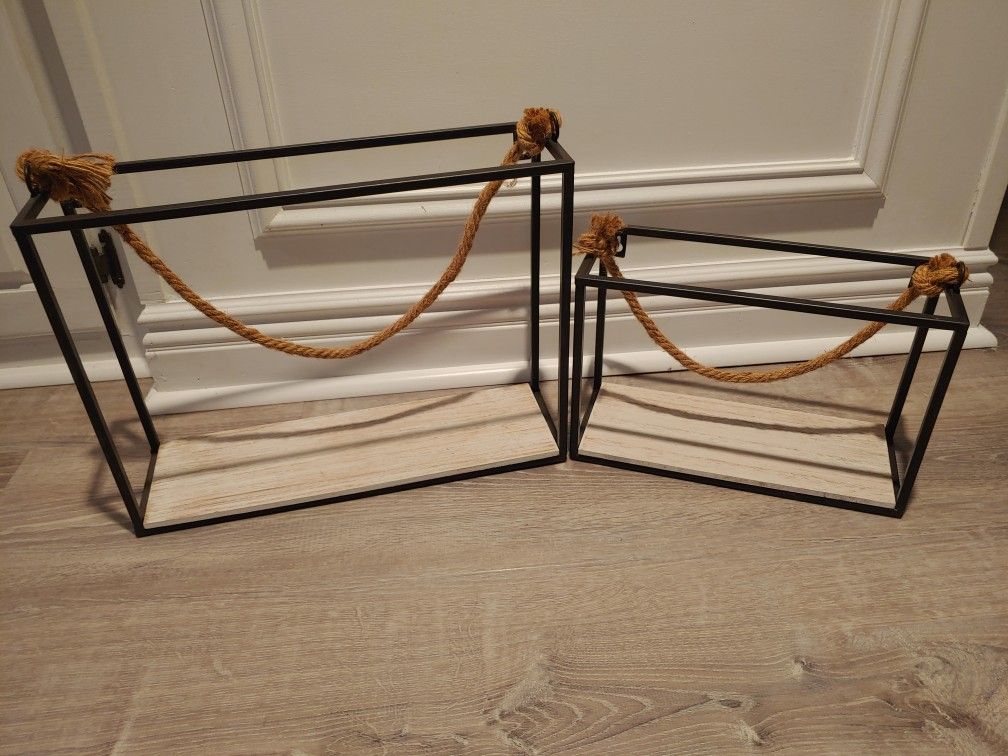 2 Floating Shelves