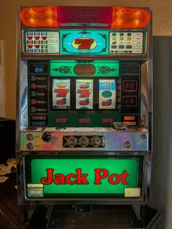 Classic Coin-Op Working Slot Machine, Analog 1st Generation Pachislot Japan Rare with Key
