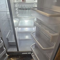 Stainless Steel Refrigerator w/ ice & water dispenser