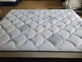 Serta Perfectsleeper Queen
Mattress Double Sided And Box Spring
Clean, in good conditions, $150 dlls free delivery