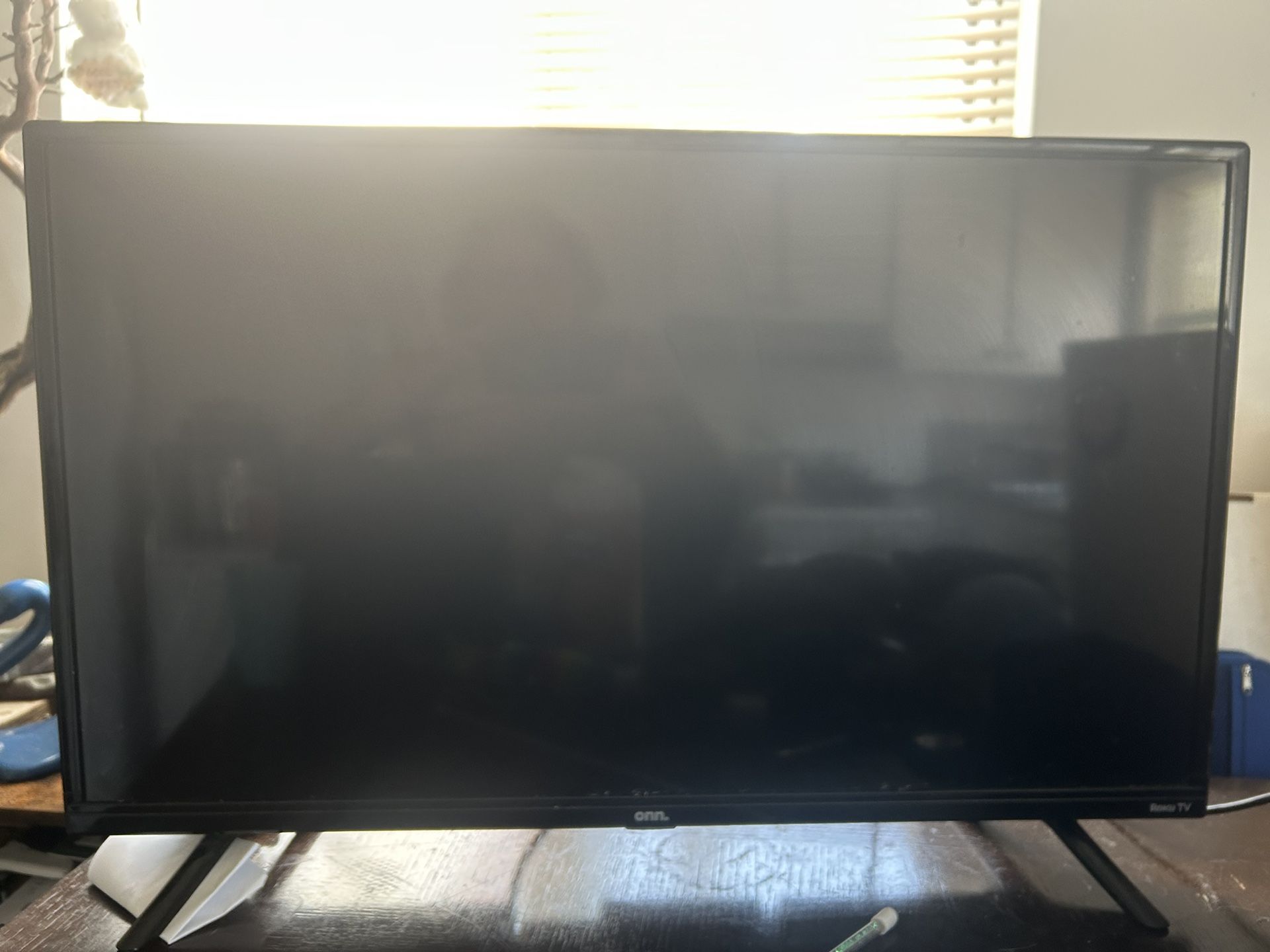 32 Inch ON Roku tv