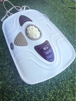 Central massage roller with acupressure nodes.
