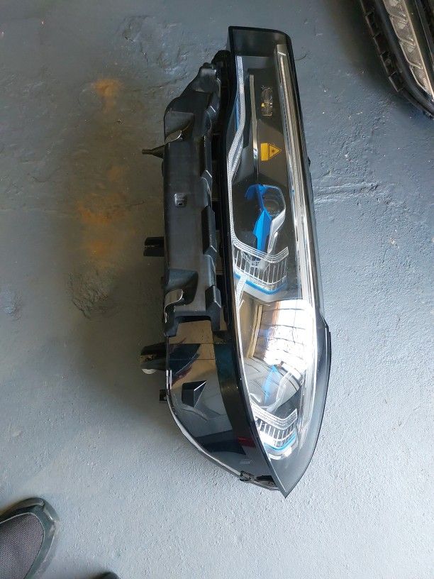 2020 BMW X7 LEFT LAZER HEADLIGHT