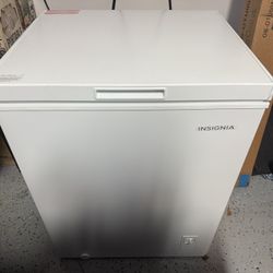 Insignia Chest Freezer 5.0 Cubic Feet