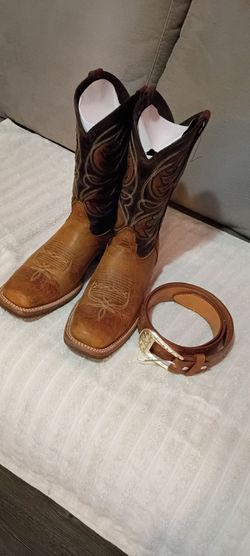 Men's boots size 9whit the bell