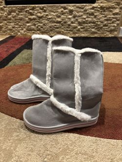 Old Navy Girl’s Gray Suede Fuzzy Fur Lined Adoraboots