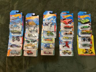 Brand New Lot of 25 Hot Wheels for $15