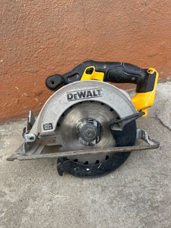 DEWALT 20V MAX Circular Saw DCS393 - Works Great - Pickup or Delivery 91331