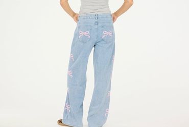 Forever 21 denim jeans with pink bow