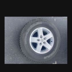 1 - 255/75r17 Jeep Rims Wheels 5x5 5x127 With 100% Tire Treads!!!!!!!!!