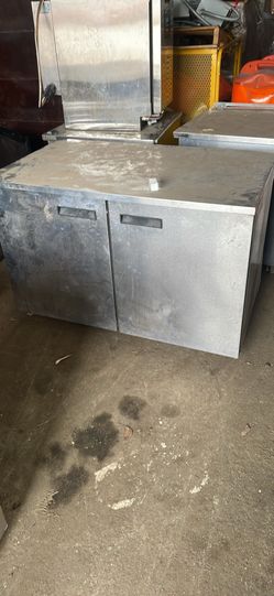 Commercial refrigerator