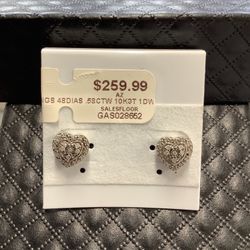 10kt White Gold Heart Diamond Earrings 