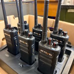 RETCV15 —6 walkie talkies with accessories