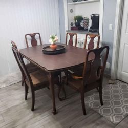 Nice Table And Chairs With Custom Table Protector