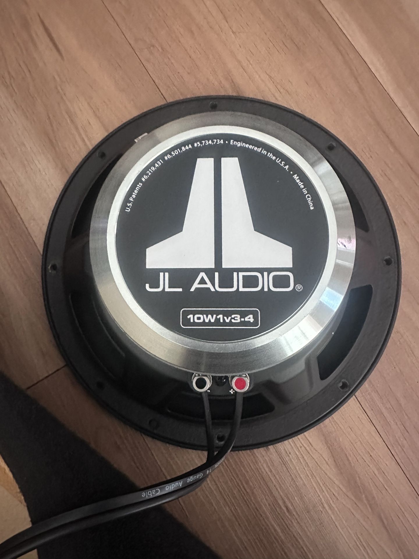JL Audio 10w1v3-4 With Box
