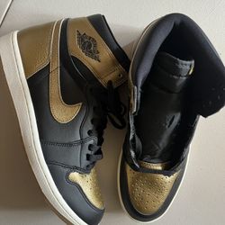 Size 11 Nike Air Jordan 1 Retro High OG Black Gold Leather High Top Sneakers