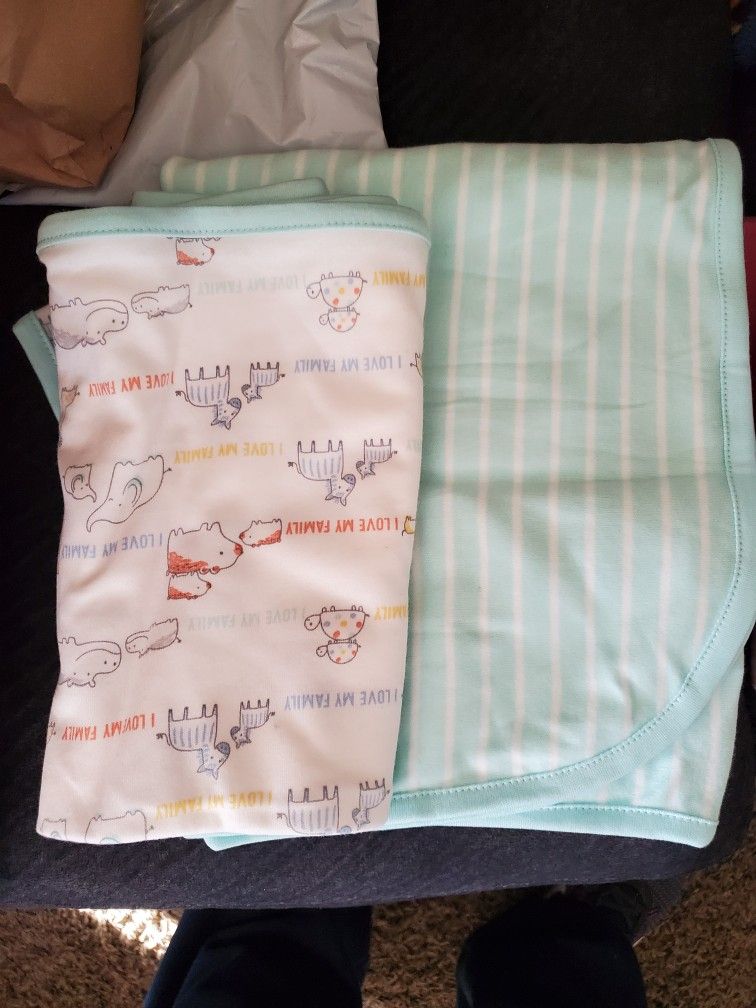 Free layette Blankets, Baby Headbands, Caps, Socks And Bibs