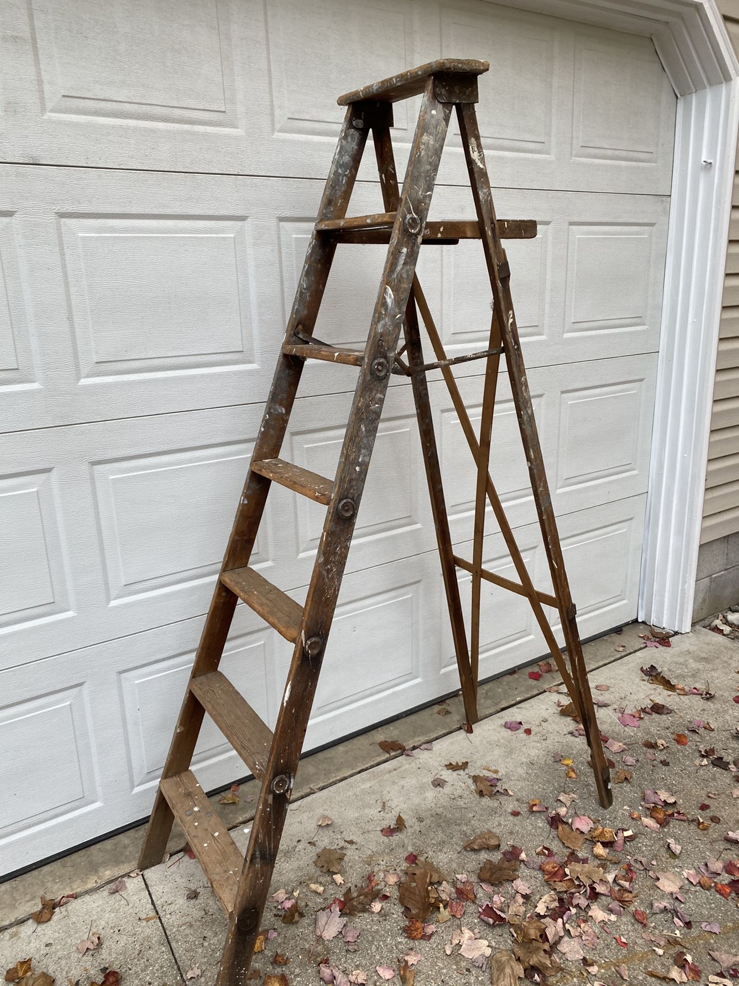 Wood Step Ladder