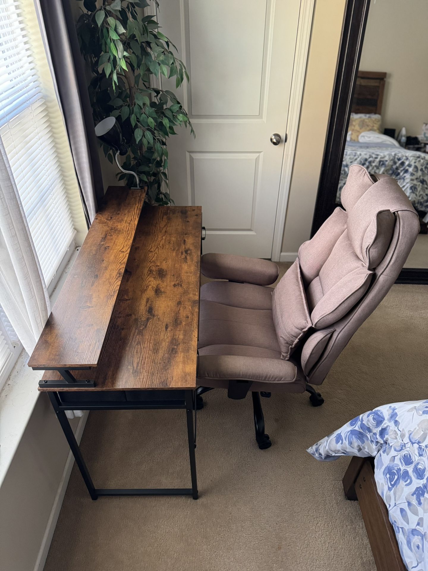 🔥 Luxury Reclining Office Chair + Wooden Office Desk — Excellent Condition