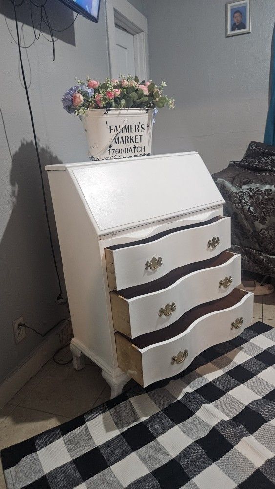 Wood Farmhouse Desk Size 30:wide 40:H  Beautiful $120 Obo